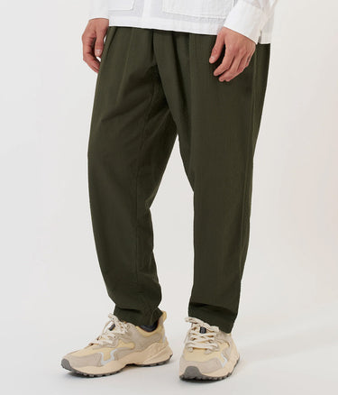 UNIVERSAL WORKS PLEATED TRACK PANT 34640 MERIDA SEERSUCKER OLIVE