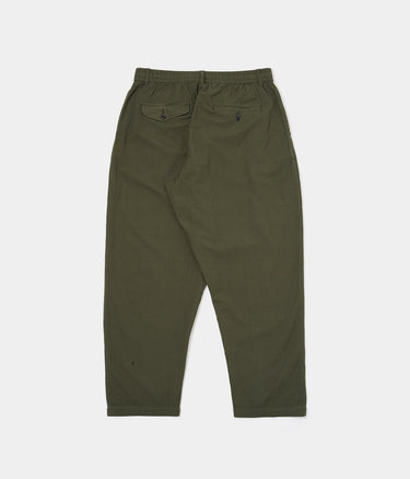 UNIVERSAL WORKS PLEATED TRACK PANT 34640 MERIDA SEERSUCKER OLIVE